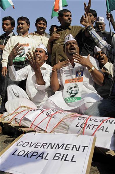 अन्‍ना हजारे ने तोड़ा अनशन | मुंबई में अनशन