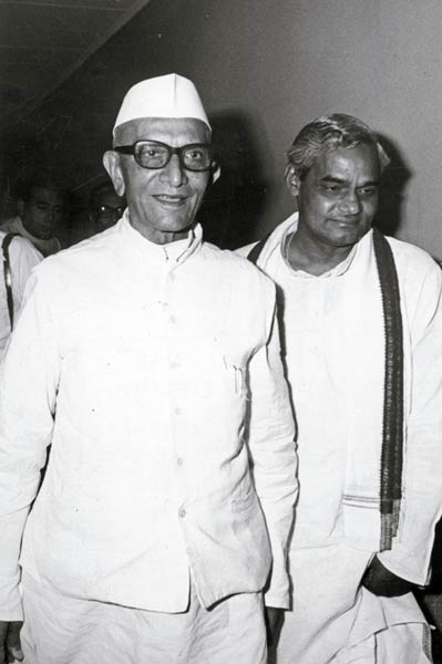 अटल बिहारी वाजपेयी की कहानी, तस्‍वीरों की जुबानी