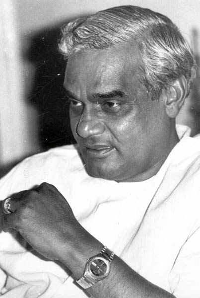 अटल बिहारी वाजपेयी की कहानी, तस्‍वीरों की जुबानी