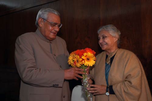 अटल बिहारी वाजपेयी की कहानी, तस्‍वीरों की जुबानी