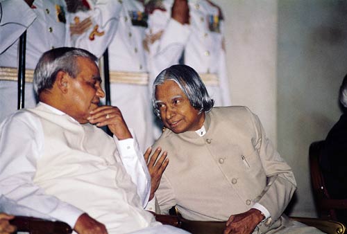 अटल बिहारी वाजपेयी की कहानी, तस्‍वीरों की जुबानी