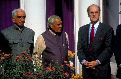 अटल बिहारी वाजपेयी की कहानी, तस्‍वीरों की जुबानी