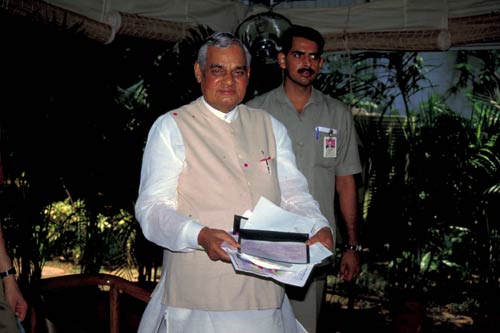 अटल बिहारी वाजपेयी की कहानी, तस्‍वीरों की जुबानी