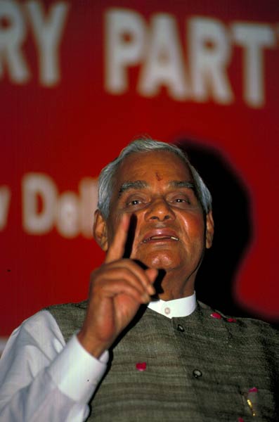 अटल बिहारी वाजपेयी की कहानी, तस्‍वीरों की जुबानी