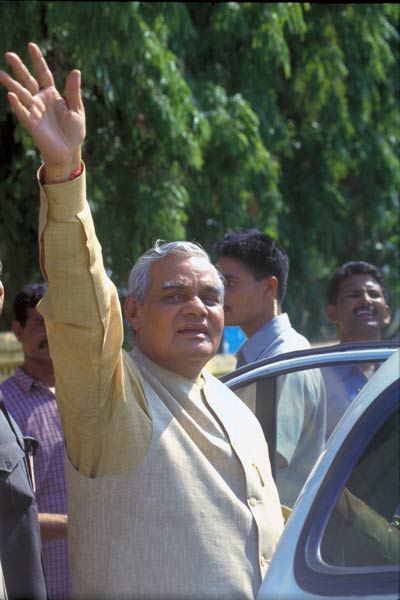 अटल बिहारी वाजपेयी की कहानी, तस्‍वीरों की जुबानी
