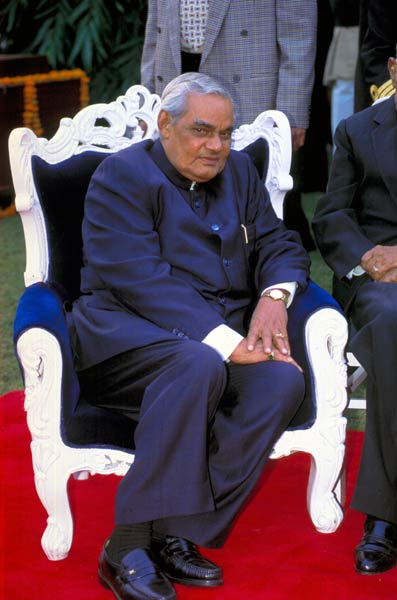 अटल बिहारी वाजपेयी की कहानी, तस्‍वीरों की जुबानी