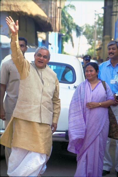 अटल बिहारी वाजपेयी की कहानी, तस्‍वीरों की जुबानी