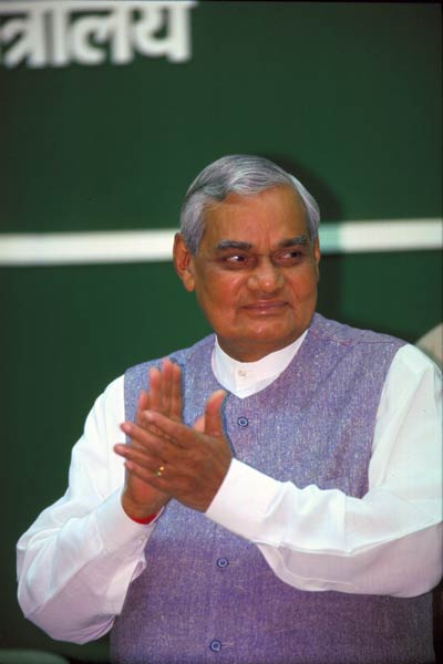 अटल बिहारी वाजपेयी की कहानी, तस्‍वीरों की जुबानी