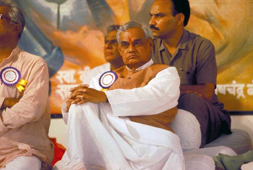 अटल बिहारी वाजपेयी की कहानी, तस्‍वीरों की जुबानी