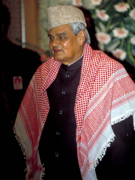 25 दिसंबर 2011: तस्वीरों में देखें दिनभर की बड़ी खबरें | पढ़ें