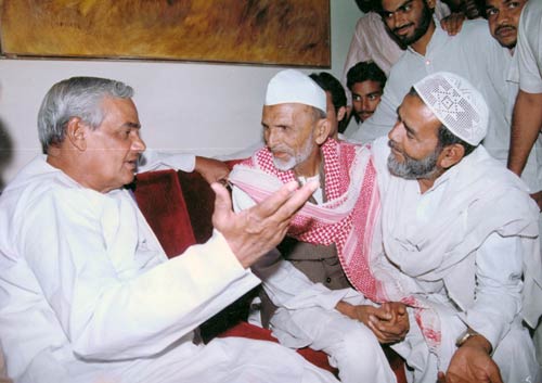 अटल बिहारी वाजपेयी की कहानी, तस्‍वीरों की जुबानी