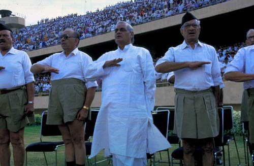 अटल बिहारी वाजपेयी की कहानी, तस्‍वीरों की जुबानी