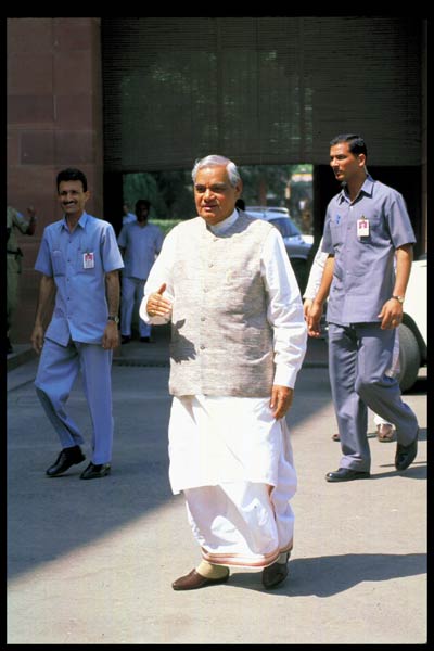 अटल बिहारी वाजपेयी की कहानी, तस्‍वीरों की जुबानी