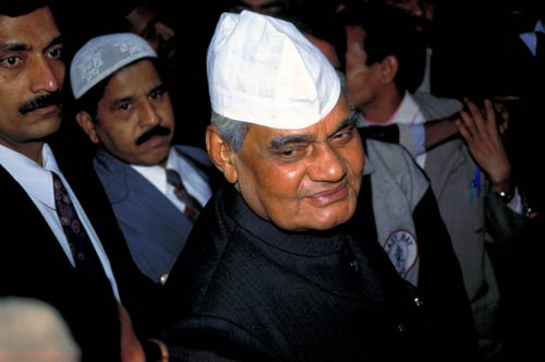 अटल बिहारी वाजपेयी की कहानी, तस्‍वीरों की जुबानी