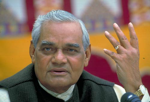 अटल बिहारी वाजपेयी की कहानी, तस्‍वीरों की जुबानी