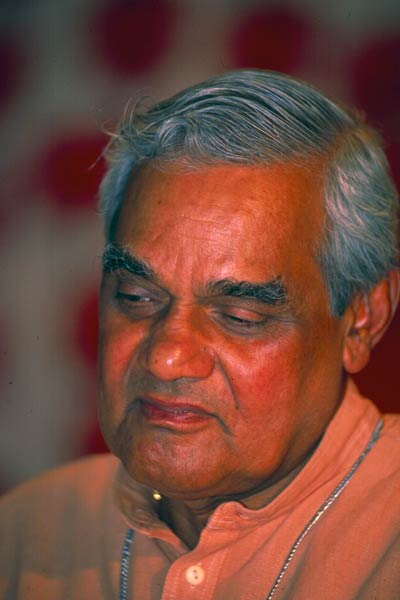 अटल बिहारी वाजपेयी की कहानी, तस्‍वीरों की जुबानी