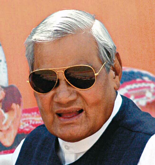 अटल बिहारी वाजपेयी की कहानी, तस्‍वीरों की जुबानी