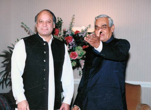 अटल बिहारी वाजपेयी की कहानी, तस्‍वीरों की जुबानी