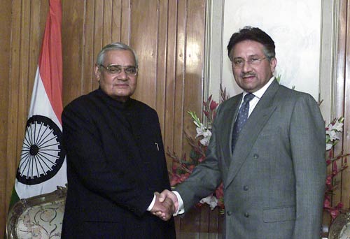 अटल बिहारी वाजपेयी की कहानी, तस्‍वीरों की जुबानी