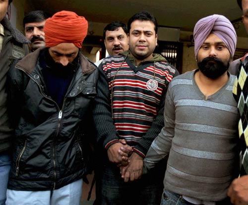 23 दिसंबर 2011: तस्वीरों में देखें दिनभर की बड़ी खबरें | पढ़ें