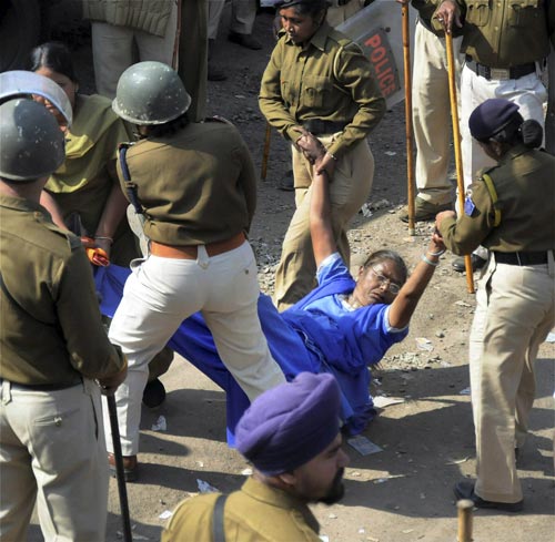 3 दिसंबर 2011: तस्‍वीरों में देखें दिनभर की बड़ी खबरें | पढ़ें