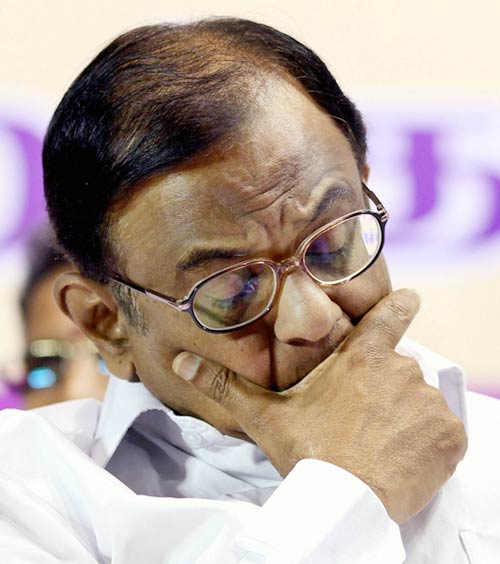 17 दिसंबर 2011: तस्वीरों में देखें दिनभर की बड़ी खबरें | पढ़ें