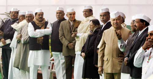 28 दिसंबर 2011: तस्‍वीरों में देखें दिनभर की बड़ी खबरें | पढ़ें