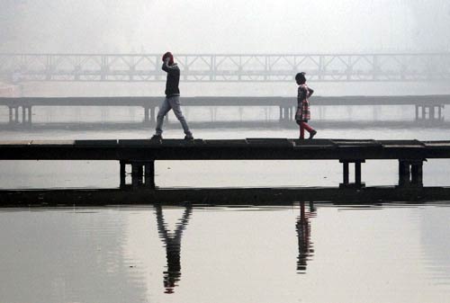 'ठाणे' तूफान ने मचाई तबाही