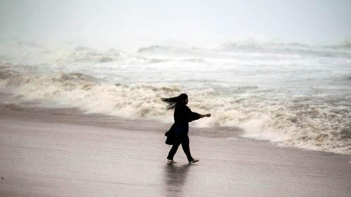 'ठाणे' तूफान ने मचाई तबाही