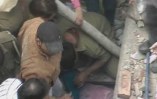 दिल्‍ली में चार मंजिला इमारत गिरी, तीन की मौत