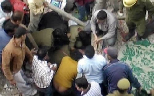 दिल्‍ली में चार मंजिला इमारत गिरी, तीन की मौत