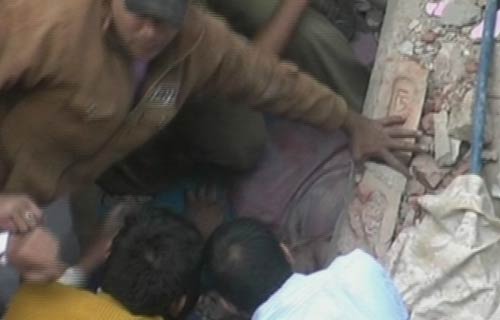 दिल्‍ली में चार मंजिला इमारत गिरी, तीन की मौत