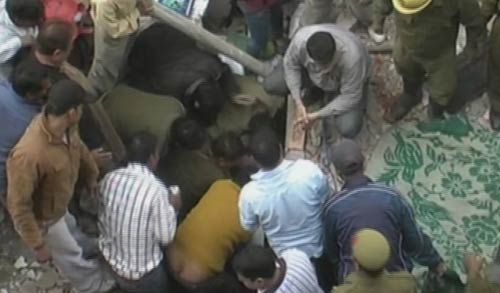 दिल्‍ली में चार मंजिला इमारत गिरी, तीन की मौत