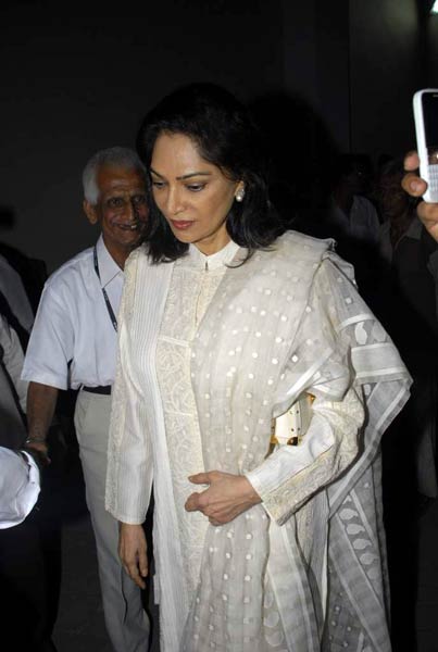 देव आनंद की श्रद्धांजलि सभा में उमड़ा बॉलीवुड