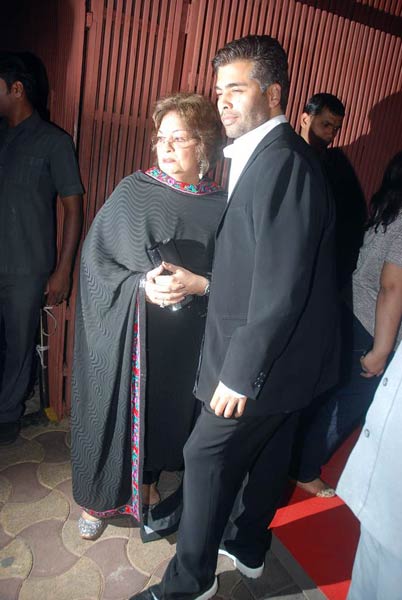 'डर्टी पिक्‍चर' की धूम, जश्‍न में डूबे सितारे | बोल्‍ड होती विद्या