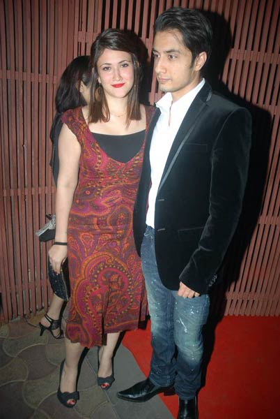 'डर्टी पिक्‍चर' की धूम, जश्‍न में डूबे सितारे | बोल्‍ड होती विद्या