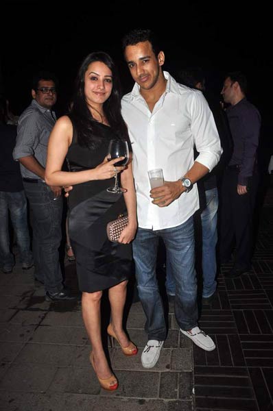 'डर्टी पिक्‍चर' की धूम, जश्‍न में डूबे सितारे | बोल्‍ड होती विद्या