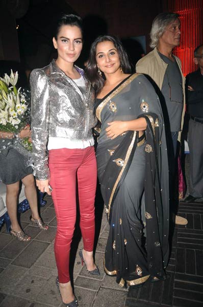 'डर्टी पिक्‍चर' की धूम, जश्‍न में डूबे सितारे | बोल्‍ड होती विद्या