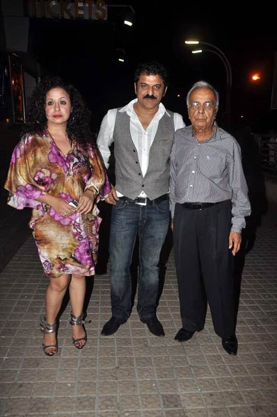 'डॉन-2' की स्‍क्रीनिंग में जुटे दिग्‍गज... | शाहरुख पर विशेष