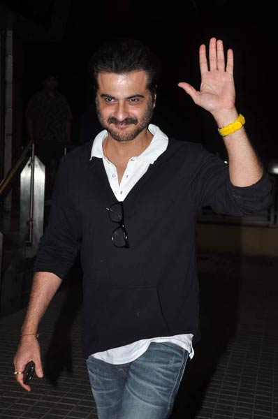 'डॉन-2' की स्‍क्रीनिंग में जुटे दिग्‍गज... | शाहरुख पर विशेष