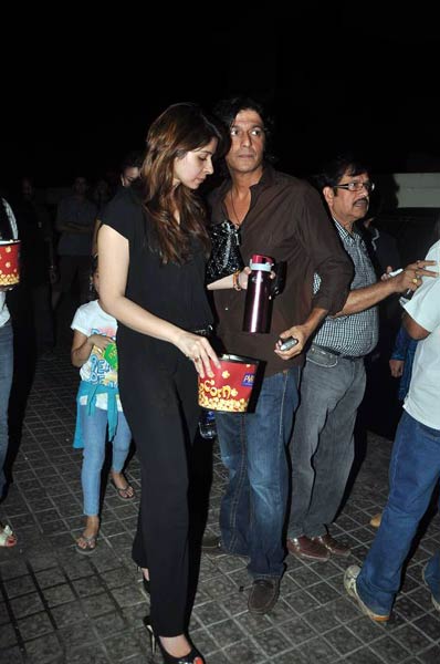 'डॉन-2' की स्‍क्रीनिंग में जुटे दिग्‍गज... | शाहरुख पर विशेष