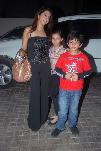 'डॉन-2' की स्‍क्रीनिंग में जुटे दिग्‍गज... | शाहरुख पर विशेष