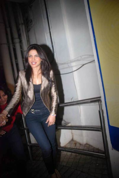 'डॉन-2' की स्‍क्रीनिंग में जुटे दिग्‍गज... | शाहरुख पर विशेष