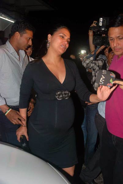 'डॉन-2' की स्‍क्रीनिंग में जुटे दिग्‍गज... | शाहरुख पर विशेष