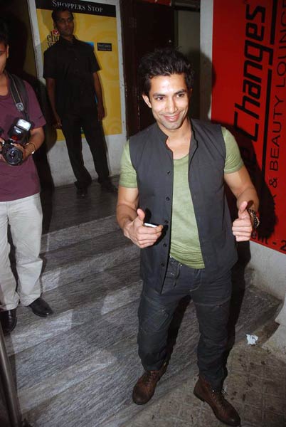 'डॉन-2' की स्‍क्रीनिंग में जुटे दिग्‍गज... | शाहरुख पर विशेष