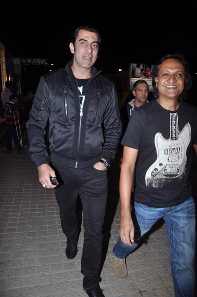 'डॉन-2' की स्‍क्रीनिंग में जुटे दिग्‍गज... | शाहरुख पर विशेष