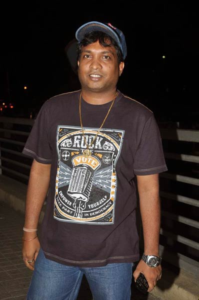 'डॉन-2' की स्‍क्रीनिंग में जुटे दिग्‍गज... | शाहरुख पर विशेष