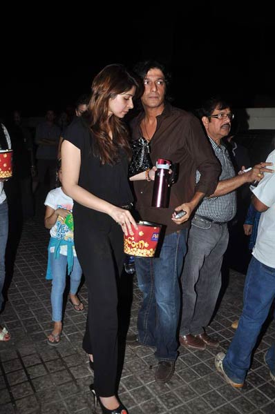 'डॉन-2' की स्‍क्रीनिंग में जुटे दिग्‍गज... | शाहरुख पर विशेष