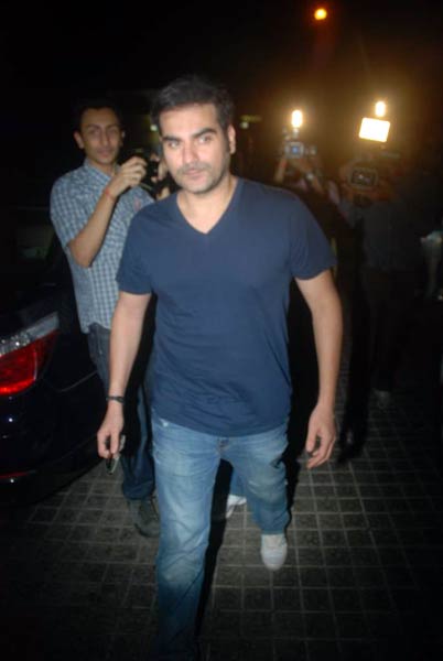 'डॉन-2' की स्‍क्रीनिंग में जुटे दिग्‍गज... | शाहरुख पर विशेष