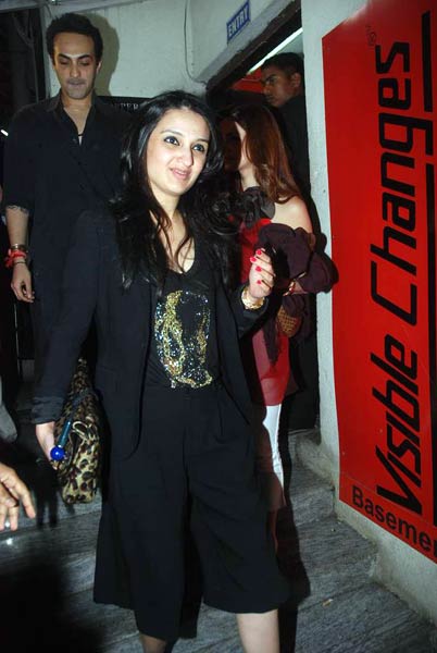 'डॉन-2' की स्‍क्रीनिंग में जुटे दिग्‍गज... | शाहरुख पर विशेष